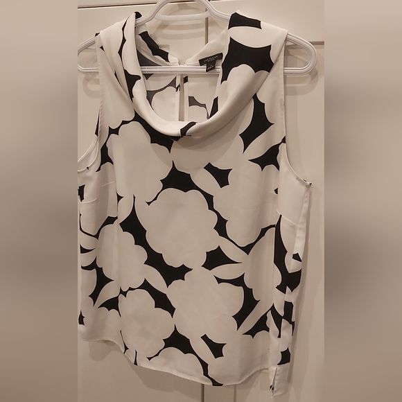 Ann Taylor sleeveless floral top - Picture 3 of 7